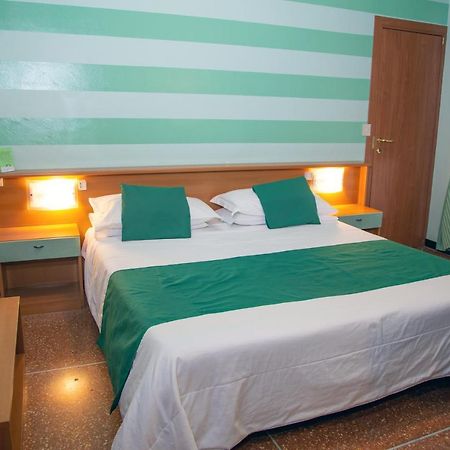Albergo Glory Borghetto Santo Spirito Exterior foto
