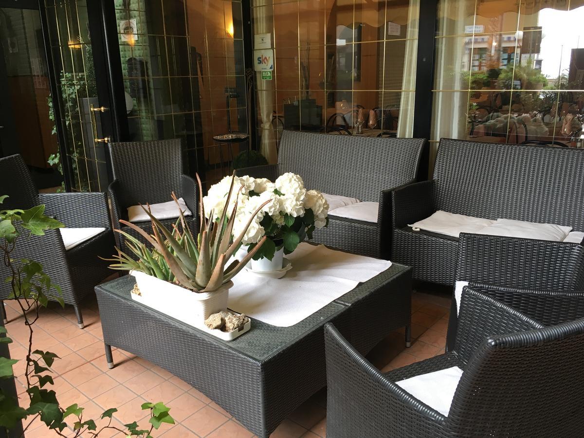 Albergo Glory Borghetto Santo Spirito Exterior foto